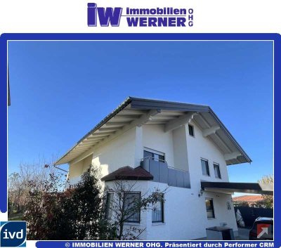 ***Teilrenoviert! Großzügig! 3-Zimmer-Wohnung mit Essküche plus Dachraum / 2 Balkone / Carport***