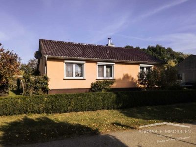 Moderner 5 Zimmer-Bungalow in ruhiger Lage mit großzügigem Grundstück, Kamin ...