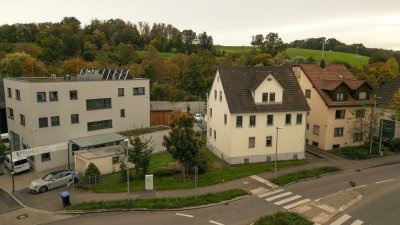 Charmantes 3-Familienhaus mit Ausbaupotenzial, Garage, Scheune und Gewölbekeller in zentraler Lage.