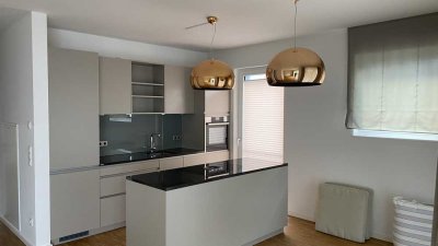 Exklusive, neuwertige 3-Zimmer-Wohnung mit Balkon und Einbauküche in München