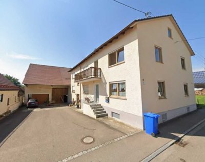 Ehem. Hofstelle best. aus Haus BJ 70 mit Anbau BJ 91 und NG auf über 2500 m² nördl. v. Rain!