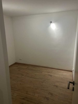 Ruhig gelegene im grünen 2 Zimmer Wohnung mit eigener Parkplatz