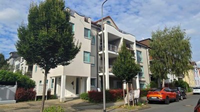 Frankfurt am Main -  Helle 2 Zi. ETW  großer Wohnfl. + Süd-Balkon, Wannen- Duschbad u. 1 TG-Stellpl.