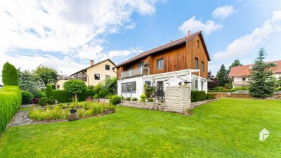 Attraktives Einfamilienhaus (grundsaniert) mit großem Garten und Garage in Vilsbiburg