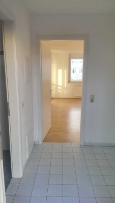 Helle 2-Zimmer-Wohnung mit Balkon in Oberursel / Camp King