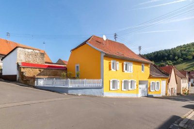 ERSTBEZUG NACH TEILSANIERUNG!  Wohnhaus mit zwei Nebengebäuden in Sitters