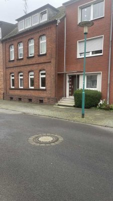 Vollständig renovierte Wohnung mit zweieinhalb Zimmern in Duisburg