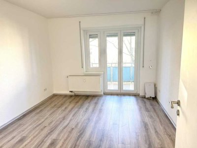 Klein aber FEIN * tip top renoviert mit Balkon * LAMINAT * ab SOFORT Feuerbachstrasse KL WEST