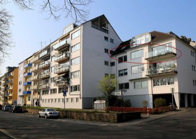 Helle 4 Raum-Wohnung mit Balkon zum Rhein, nähe Kennedybrücke/Zentrum