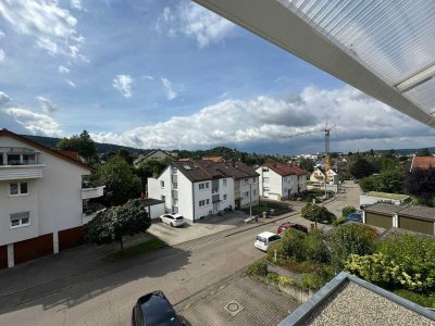 Erstbezug nach Renovierung: 2 Zimmer Wohnung in zentraler Hanglage mit spektakulärem Balkon & Garten