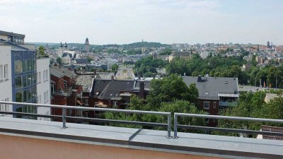 Interessante Maisonette-Wohnung mit riesiger Terrasse und traumhaftem Blick über Plauen