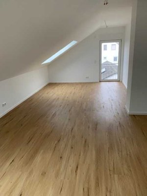 Erstbezug: Schicke 3-Zimmer-Dachwohnung in Zornheim