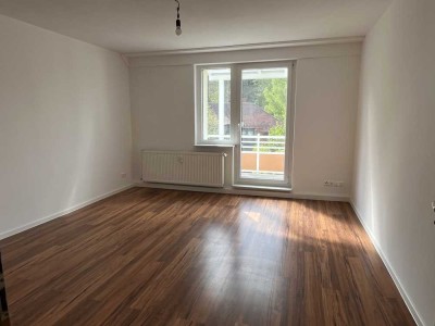 Frei ab sofort! Helle, freundliche 3-R-Wohnung mit Balkon und Wannenbad