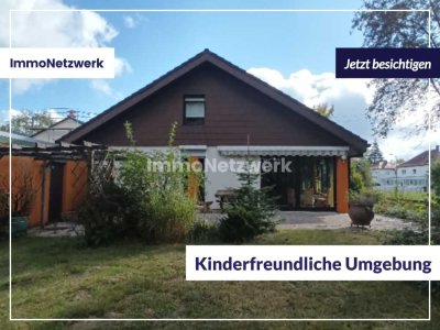 Idyllisches Wohnen: Charmantes Einfamilienhaus mit Wintergarten und Kamin