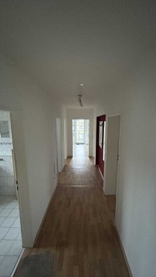 4-Zimmer-1.OG-Wohnung mit langem Balkon und Einbauküche in Illerbeuren