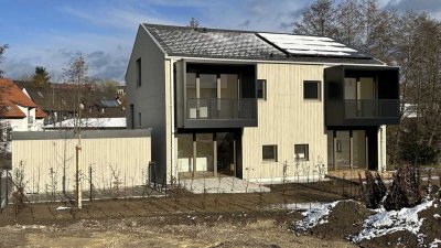 Lkr. Erding, Hochwertige Neubau-DHH in moderner Splitlevel-Bauweise, Balkon, Keller, 2 Stellplätze