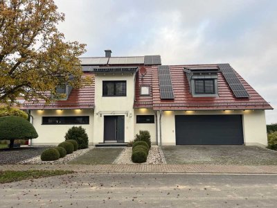 Gehobene Ausstattung! Modernes Einfamilienwohnhaus mit Doppelgarage und Garten in ruhiger Lage