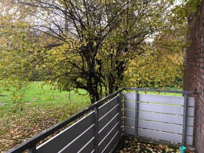 Schöne helle 2 ZKB-Wohnung im Grünen mit Balkon im EG