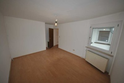 Kleine (39qm),  modernisierte 2 Zimmerwohnung in Hanau nähe Zentrum, 4. OG, ohne Aufzug