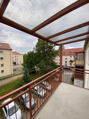 Großzügige 3-Zimmer-Wohnung mit Balkon und außergewöhnlicher Küche in Ronneburg