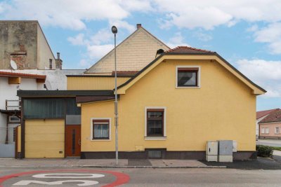 Entwicklungspotenzial: Gepflegtes Einfamilienhaus mit Terrasse und Garage