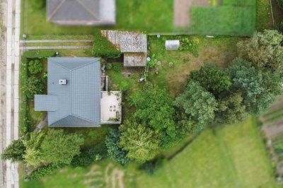 Jetzt zugreifen: Renovierungsbedürftiges EFH inkl. Werkstatt m. Garten und Garage in Feldrandlage