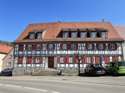 Denkmalgeschützte DG-Maisonette-Wohnung in historischem Altbau zum Schnäppchenpreis