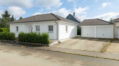 Modern, bezugsfertig und perfekt gelegener Bungalow auf sonnigem Eckgrundstück!