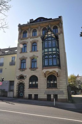 Denkmalgeschützter Altbau: 3-Zimmer-Wohnung mit Balkon