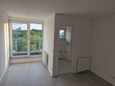 Bezugsfrei: Prenzlauer Berg nahe Friedrichshain, zwei Zimmer, 46 m², Lift, Balkon, TG-Stellplatz