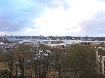 Wohnen mit Ausblick über Kiel! Gepflegte drei Zimmer Wohnung frei!