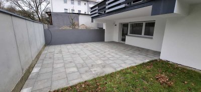 Stilvolle 2-Raum-Souterrain-Wohnung mit gehobener Innenausstattung mit großer Terrasse