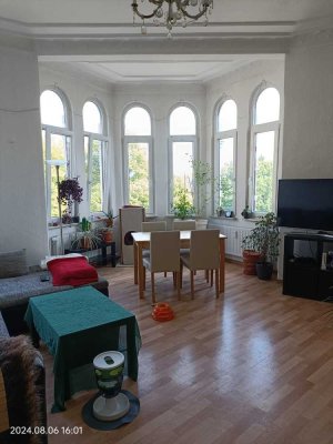 Provisionsfreie, attraktive und sanierte 3-Zimmer-Altbau-Wohnung mit Balkon