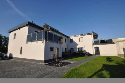 TRAUMWOHNUNG+3-R.++TOLLES BAD+FBH+JALOUSIEN+TERASSE M. GARTENANTEIL++UVM.+