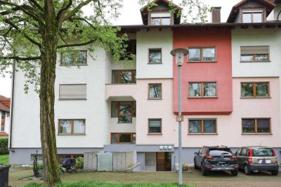 Große geräumige Wohnung mit ausgebautem Dachspitz in Nollingen (ursprünglich 2 Wohnungen). Lift i.H.