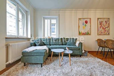 MÖBLIERT - EXKLUSIVER ALTBAU - Wunderschöne Wohnung mit Balkon und kleinem Garten