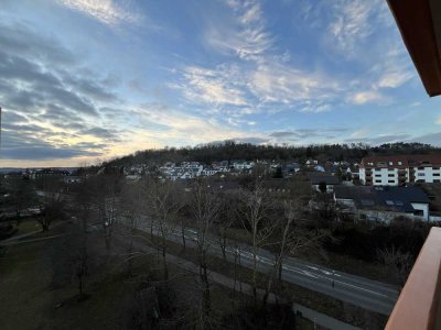 Renovierungsbedürftige, großzügige 3,5-Zi.-ETW mit Balkon mit toller Weitsicht