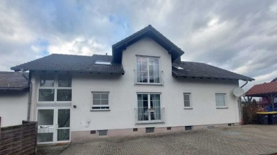 Schönes vollvermietetes Dreifamilienhaus zum Selbstbewohnen oder als Kapitalanlage zu verkaufen.