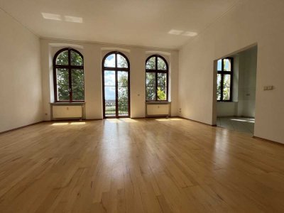 Elbblick und Sofortbezug ! Helle 3-Zimmer-ETW  in charakteristisch und hochwertig sanierter Villa