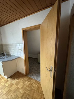 Straubenhardt, 2 Zimmer DG-Wohnung ab sofort zu vermieten