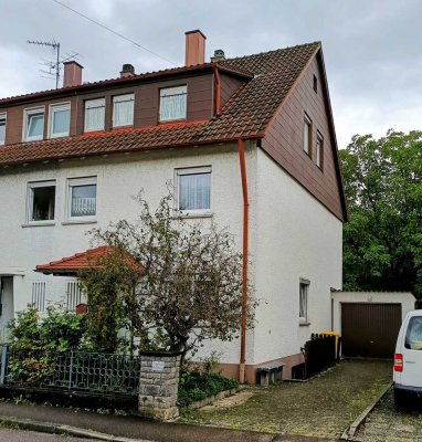 Doppelhaushaelfte Schorndorf 7,5 Zimmer mit grossem Garten, verkehrsguenstig und doch ruhig gelegen