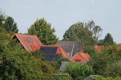 Einfamilienhaus mit Terrasse und Garage