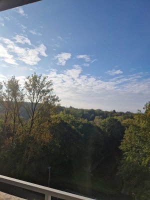 Stilvolle, sanierte 2-Raum-Wohnung mit Balkon und EBK in Bergisch Gladbach