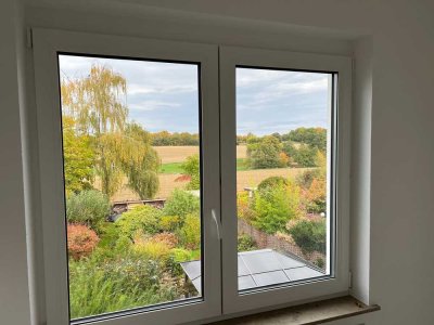 Wunderschöne sanierte Altbauwohnung in einem ruhigem 3 Fam-Haus mit Fernblick über Felder - Wiesen..