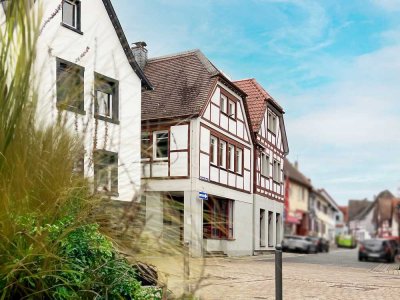 Revitalisiertes Wohngebäude im historischen Stadtkern – Büroflächen in Wohnen leicht umwandelbar