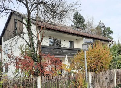 Sehr schöne 3,5-Raum-Maisonette-Wohnung mit Balkon und EBK in München Trudering