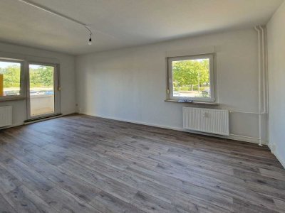 *Nur wenige Stufen zu Ihrer neuen 1-Zimmer-Wohnung mit Balkon im Erdgeschoss*