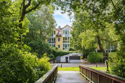 HEGERICH: Helle Dachgeschosswohnung mit Wintergarten bei Taufkirchen – Ideal für Singles oder Paare