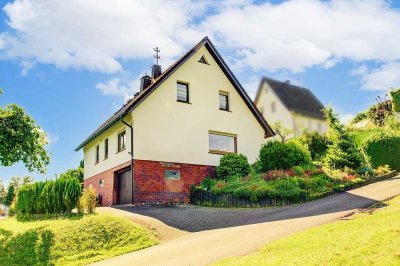 RESERVIERT ** Gepflegtes Ein- bzw. Zweifamilienwohnhaus im Landhausstil mit großzügigem Garten