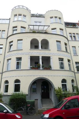 Schöne 4 Zimmer Altbau Wohnung mit 2 Balkonen und Aufzug in der List